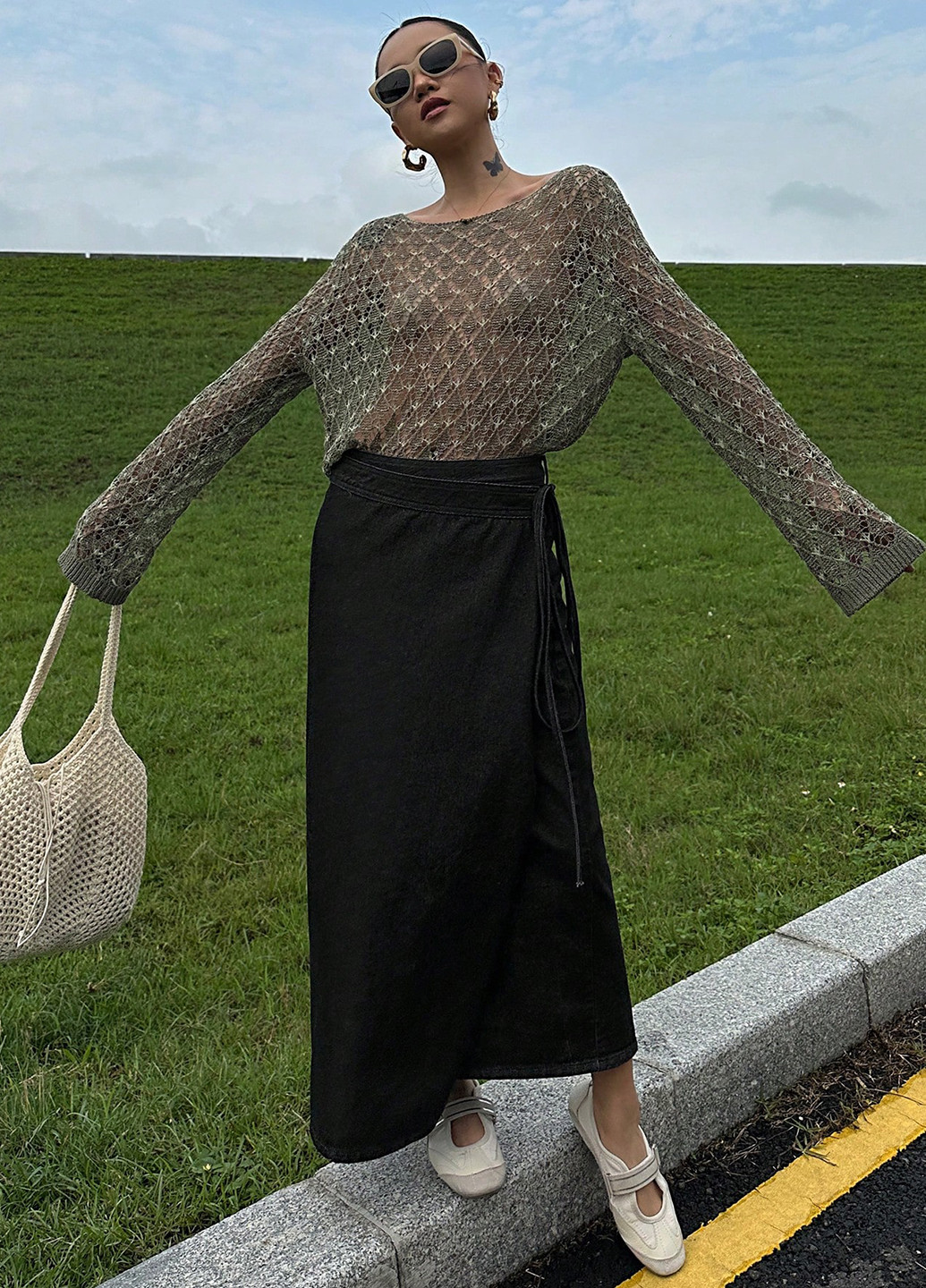 Черная джинсовая однотонная юбка SHEIN на запах