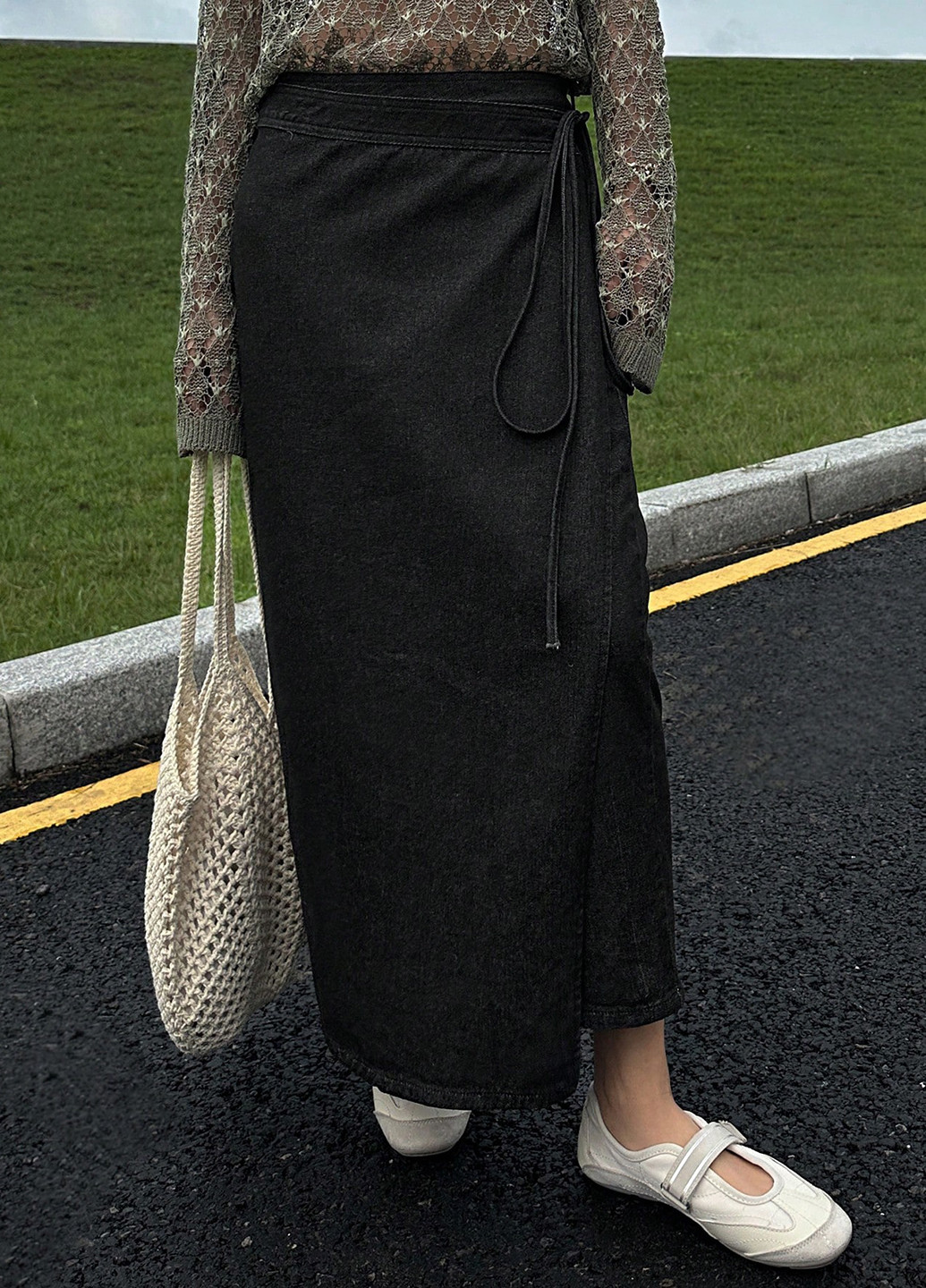 Черная джинсовая однотонная юбка SHEIN на запах