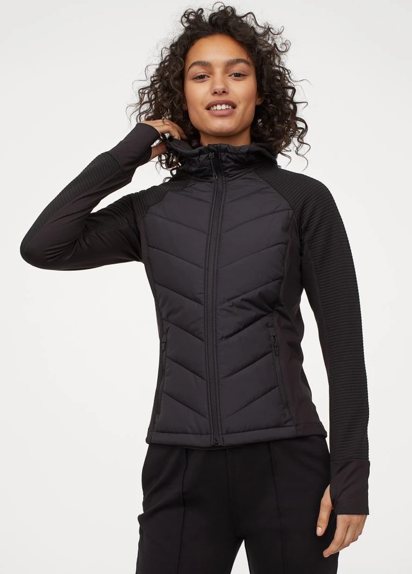 Черная демисезонная утепленная куртка с капюшоном H&M