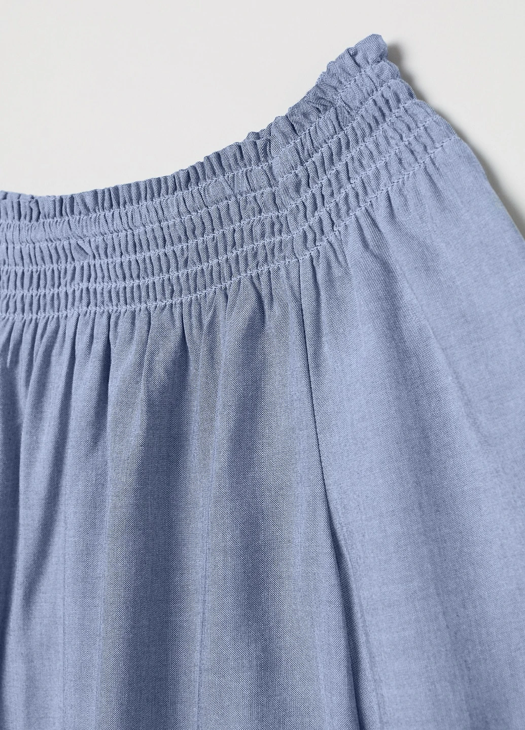 Светло-голубая однотонная блузка H&M демисезонная