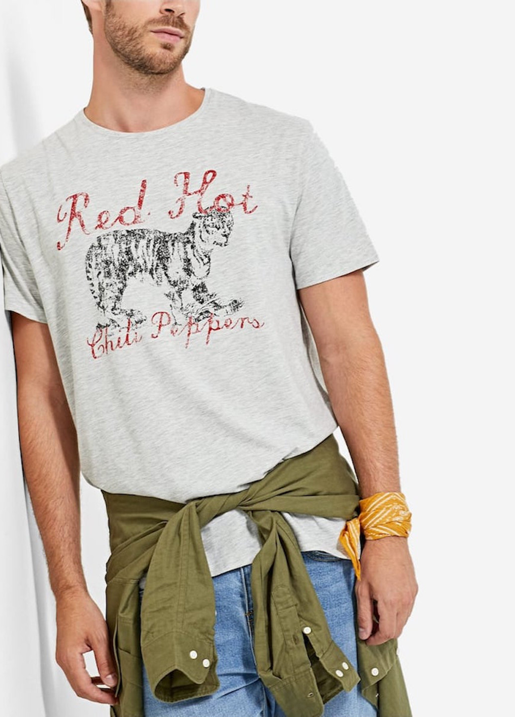 Светло-серая футболка Stradivarius