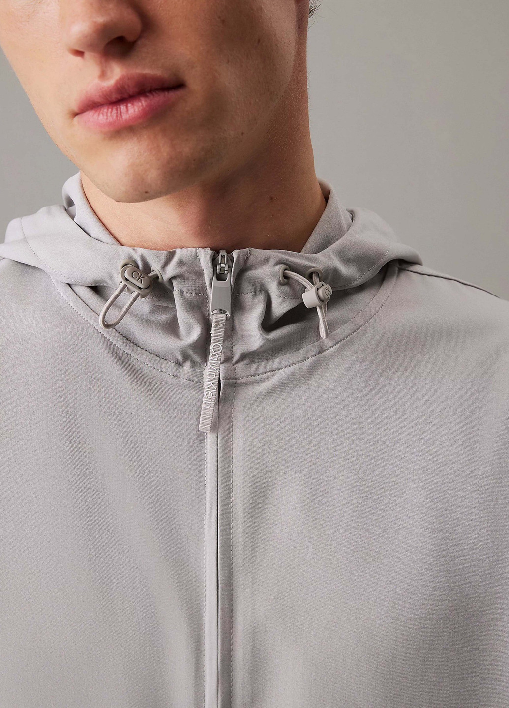 Світло-сіра демісезонна вітровка Calvin Klein