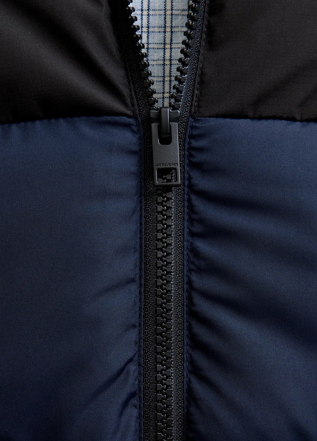 Темно-синя демісезонна куртка Jack & Jones