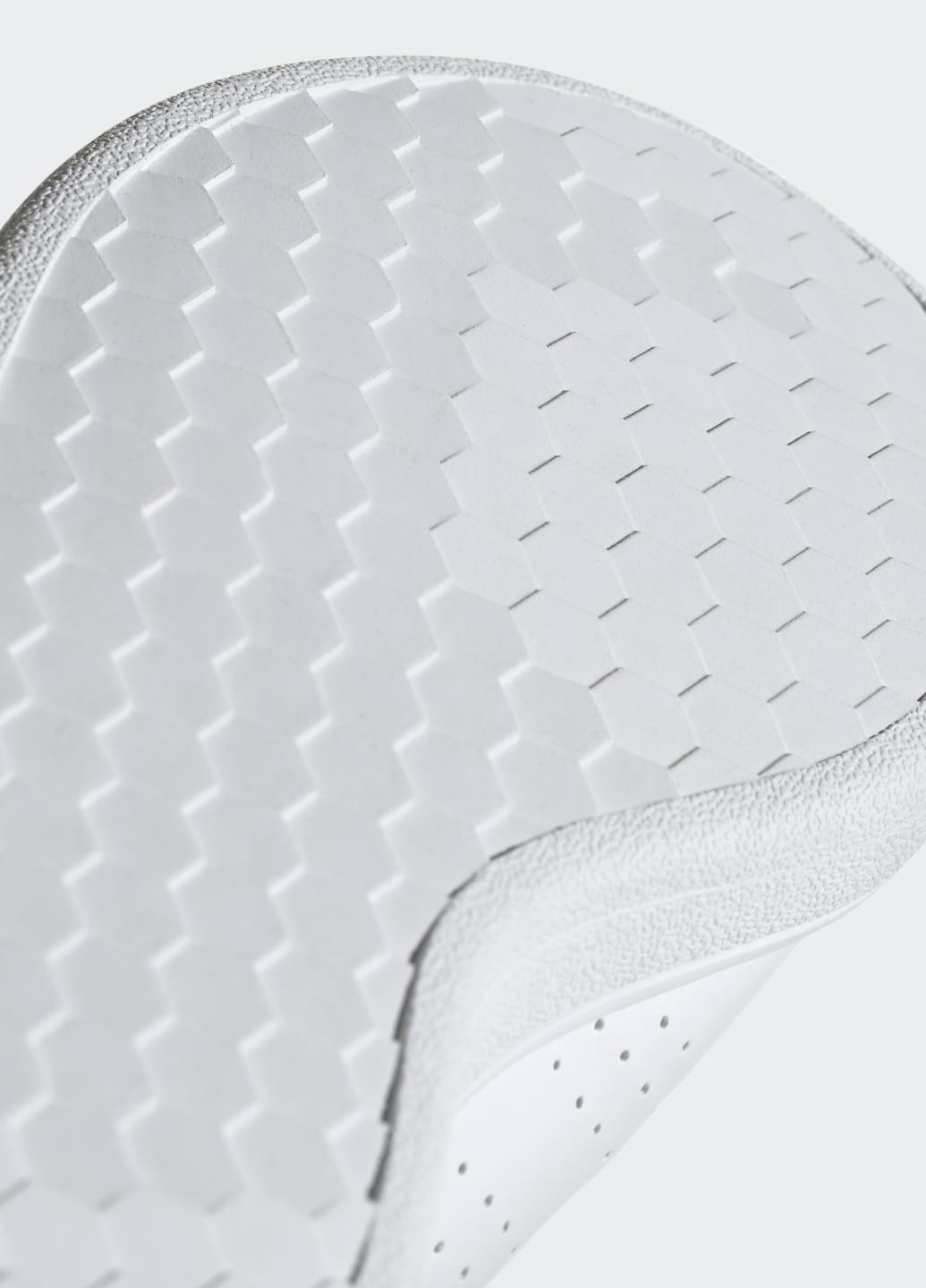 Белые демисезонные кроссовки advantage base adidas