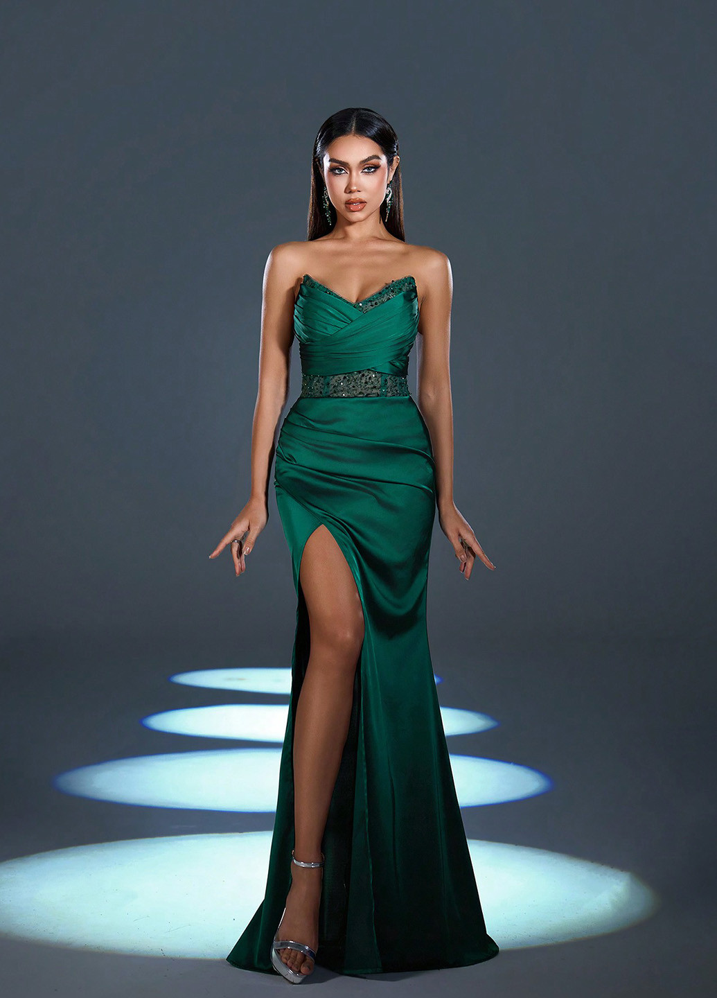 Изумрудное вечернее платье годе, с открытыми плечами, с открытой спиной SHEIN однотонное