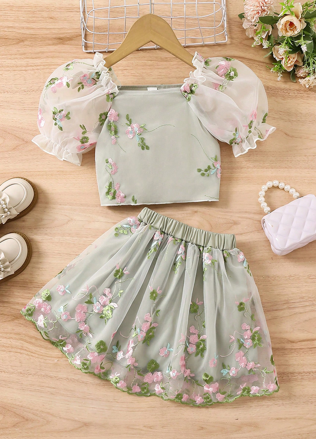 Світло-зелений літній костюм (топ, спідниця) SHEIN