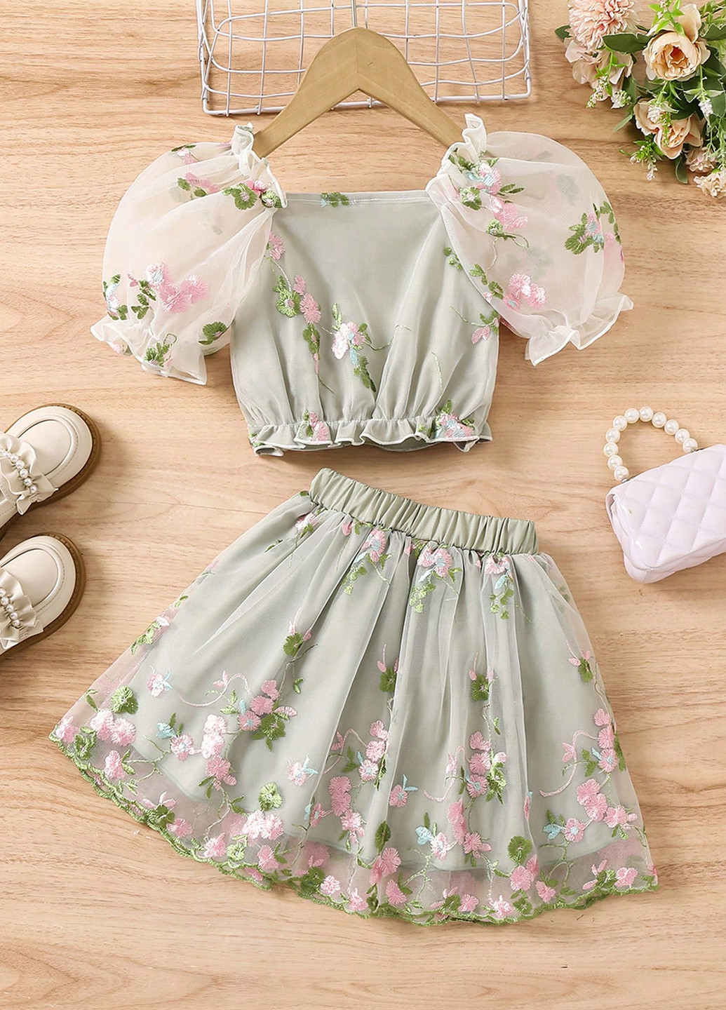 Світло-зелений літній костюм (топ, спідниця) SHEIN