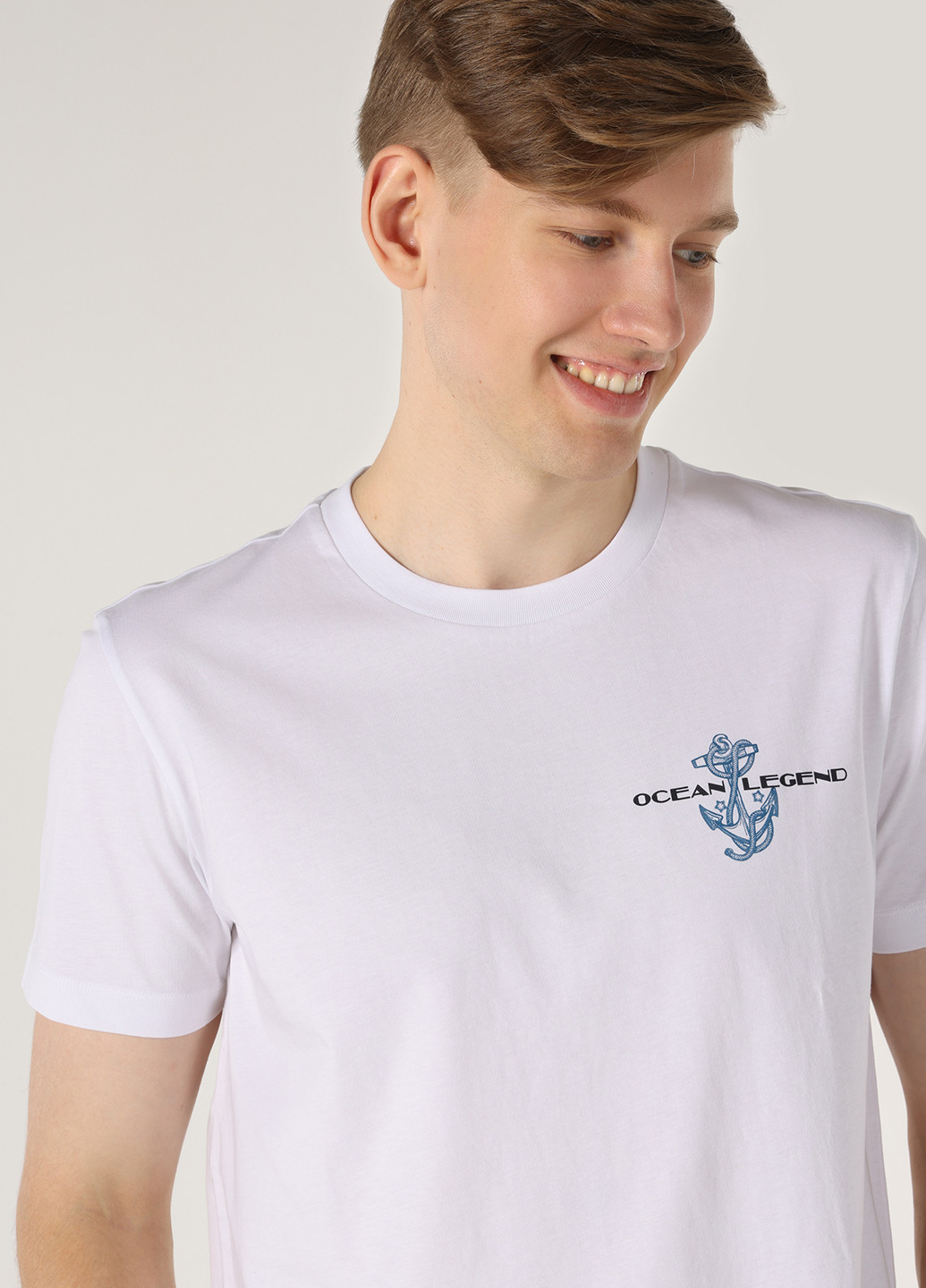 Белая футболка Colin's