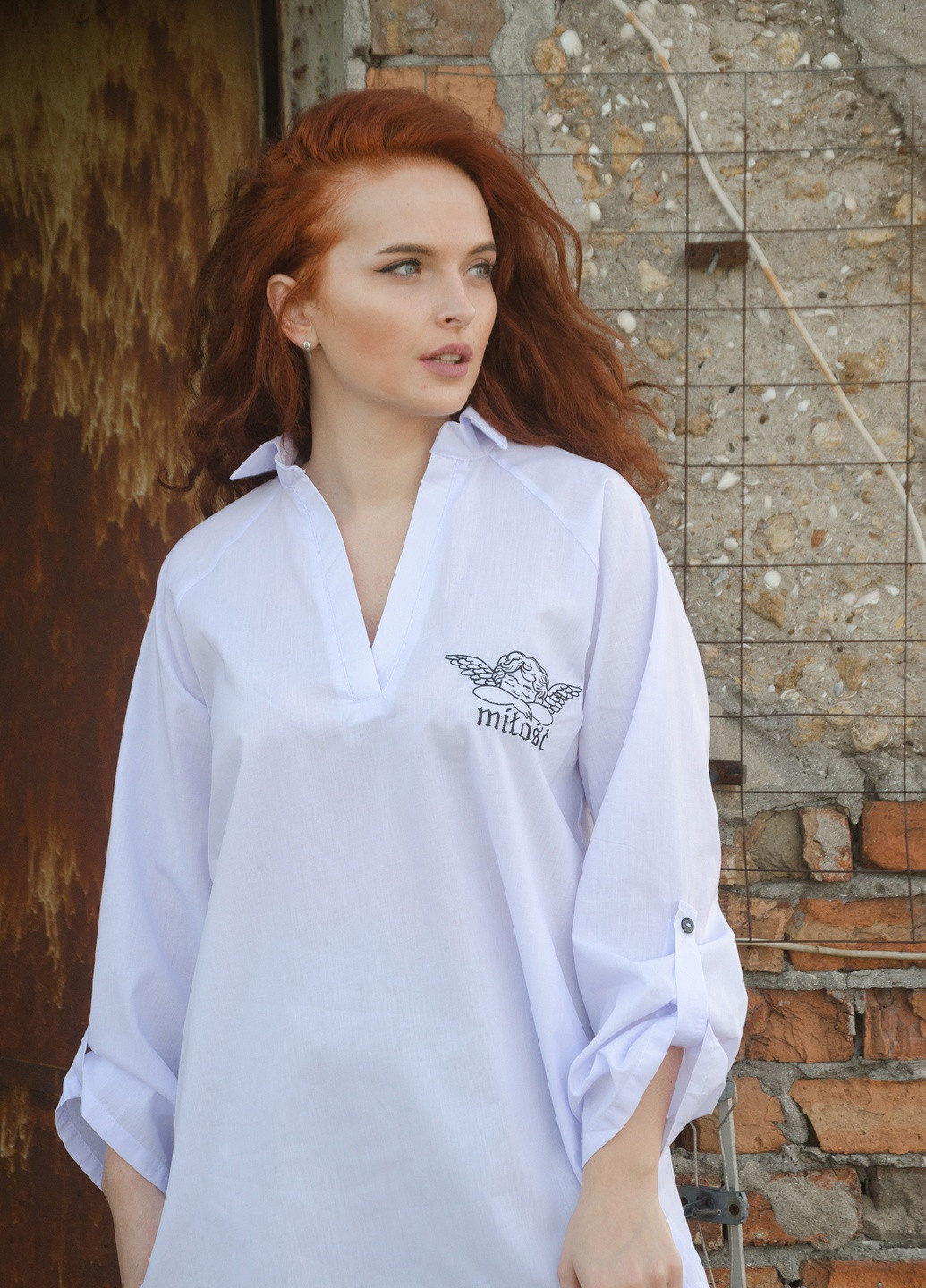 Біла вільного крою з вишивкою ангел 230198-5-2 INNOE Блуза