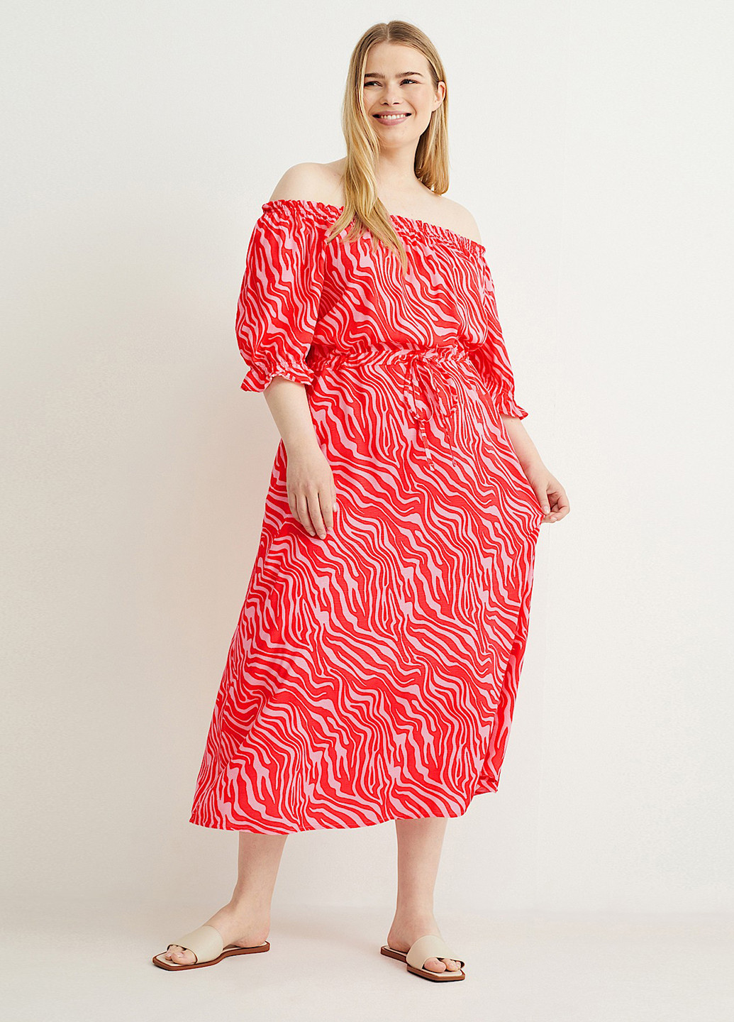 Красное кэжуал платье клеш, с открытыми плечами C&A с абстрактным узором