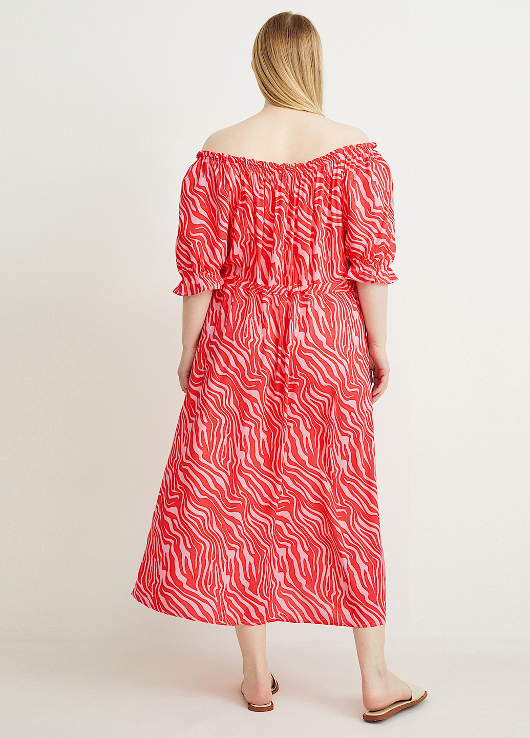 Красное кэжуал платье клеш, с открытыми плечами C&A с абстрактным узором
