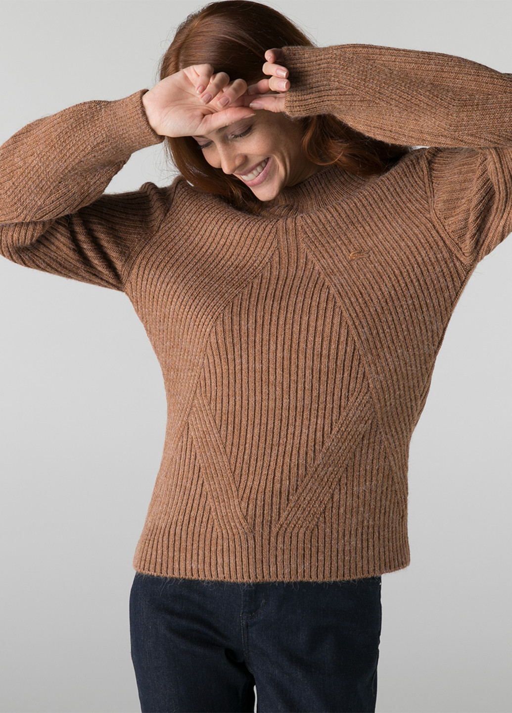 Коричневый демисезонный свитер Lacoste