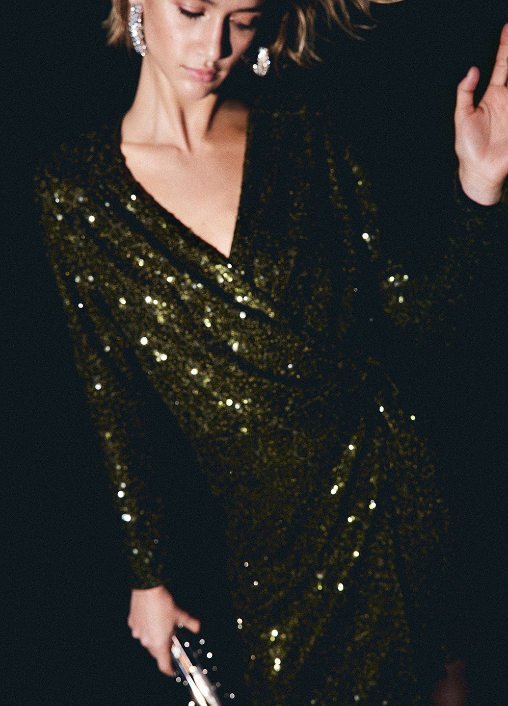 Темно-зеленое вечернее платье на запах H&M однотонное