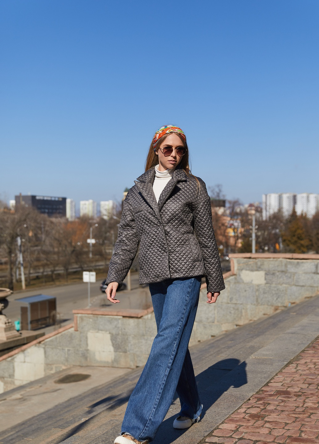 Сіра демісезонна куртка MN