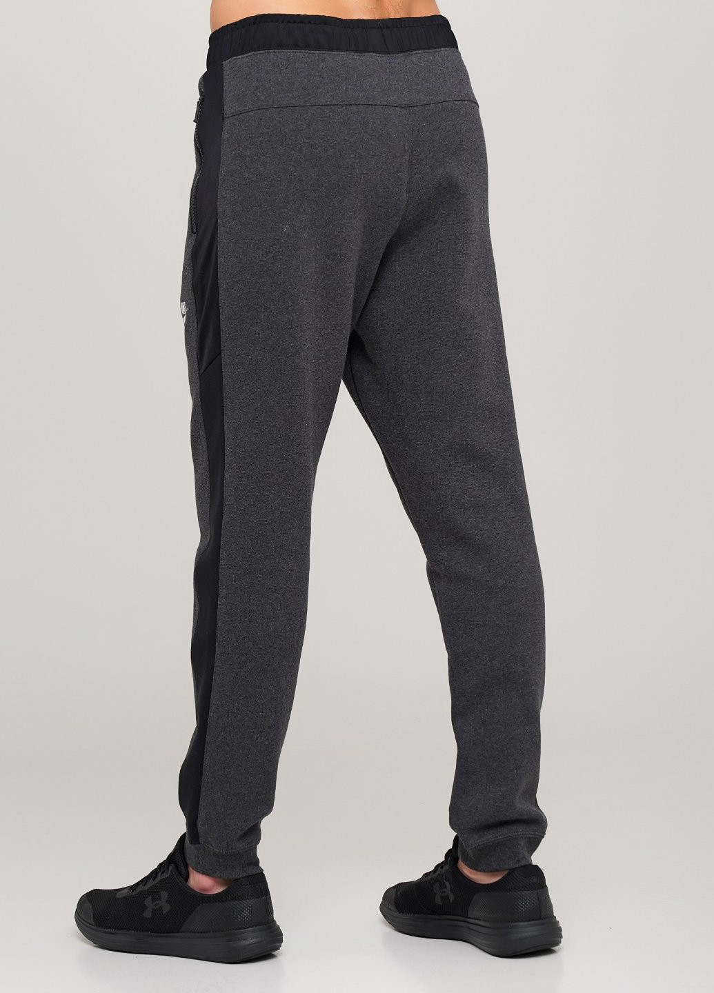 Темно-серые спортивные демисезонные джоггеры брюки Nike