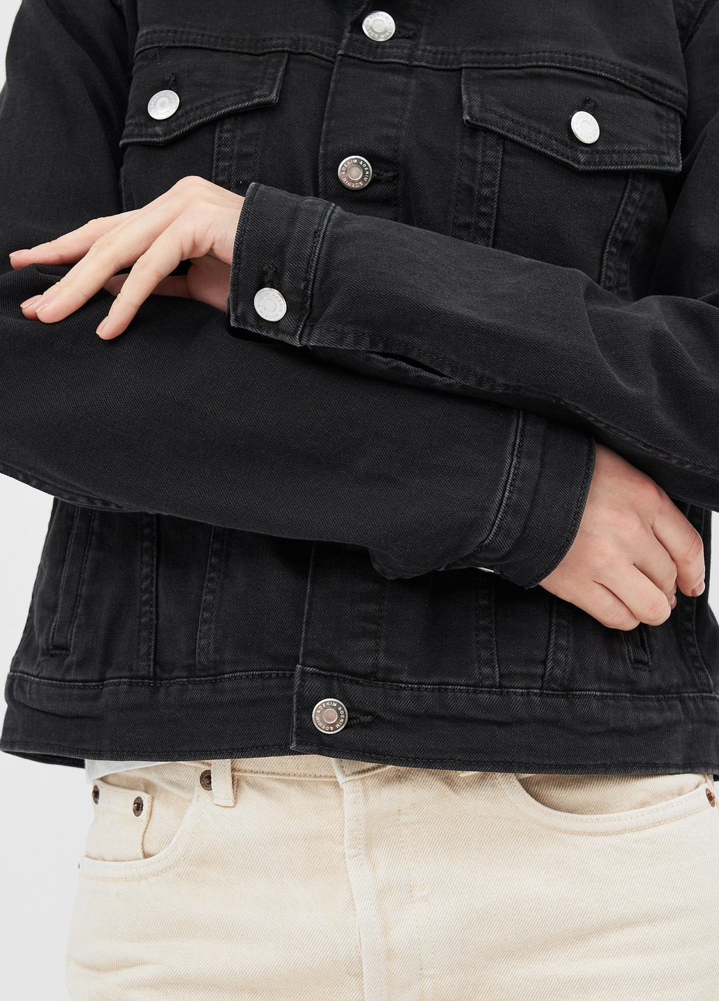Черная летняя куртка джинсовая H&M