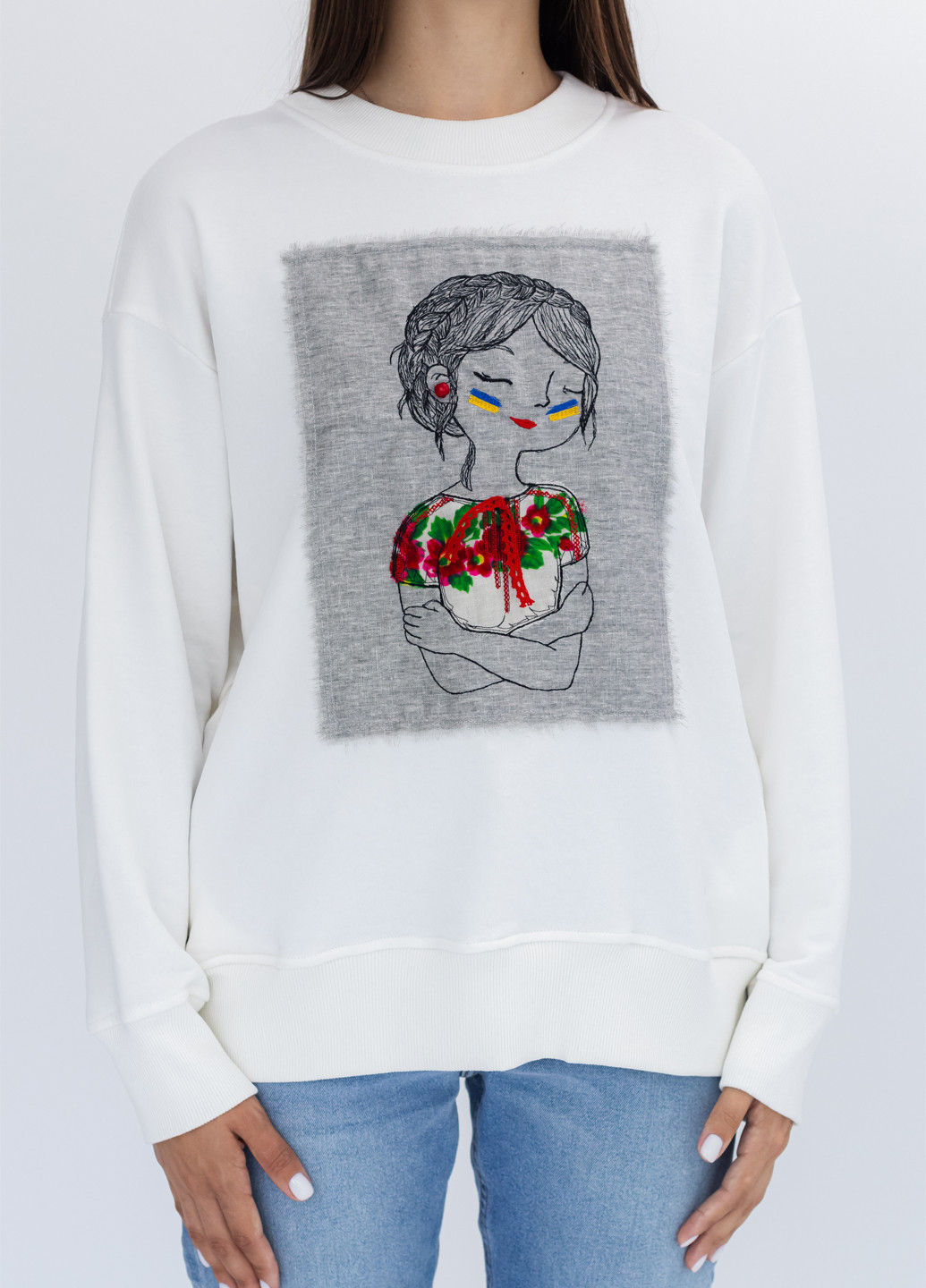 Белый свитшот Nora Kvittin однотонный нашивки, вышивка, бусины (301079934)