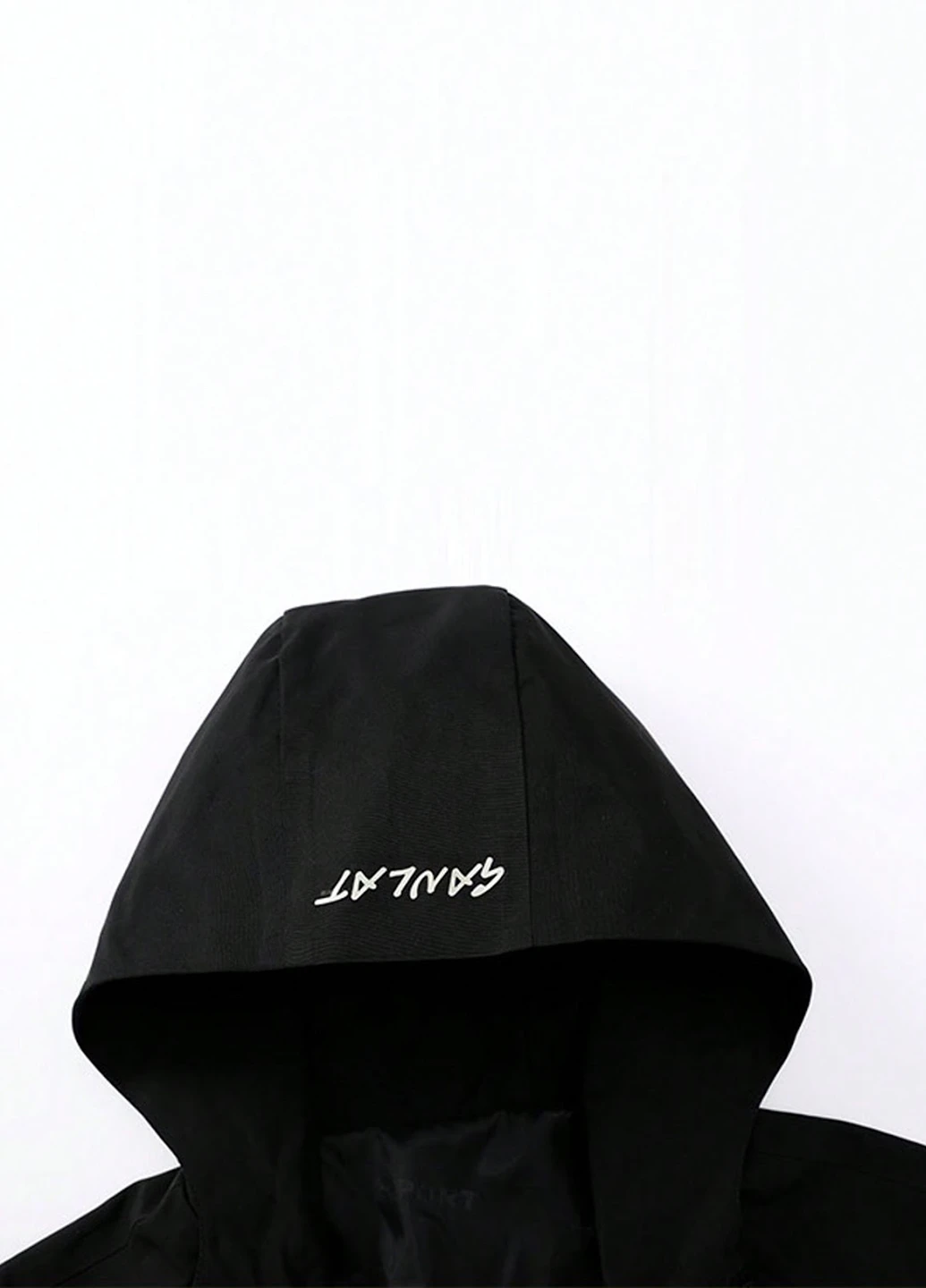 Черная демисезонная куртка SHEIN
