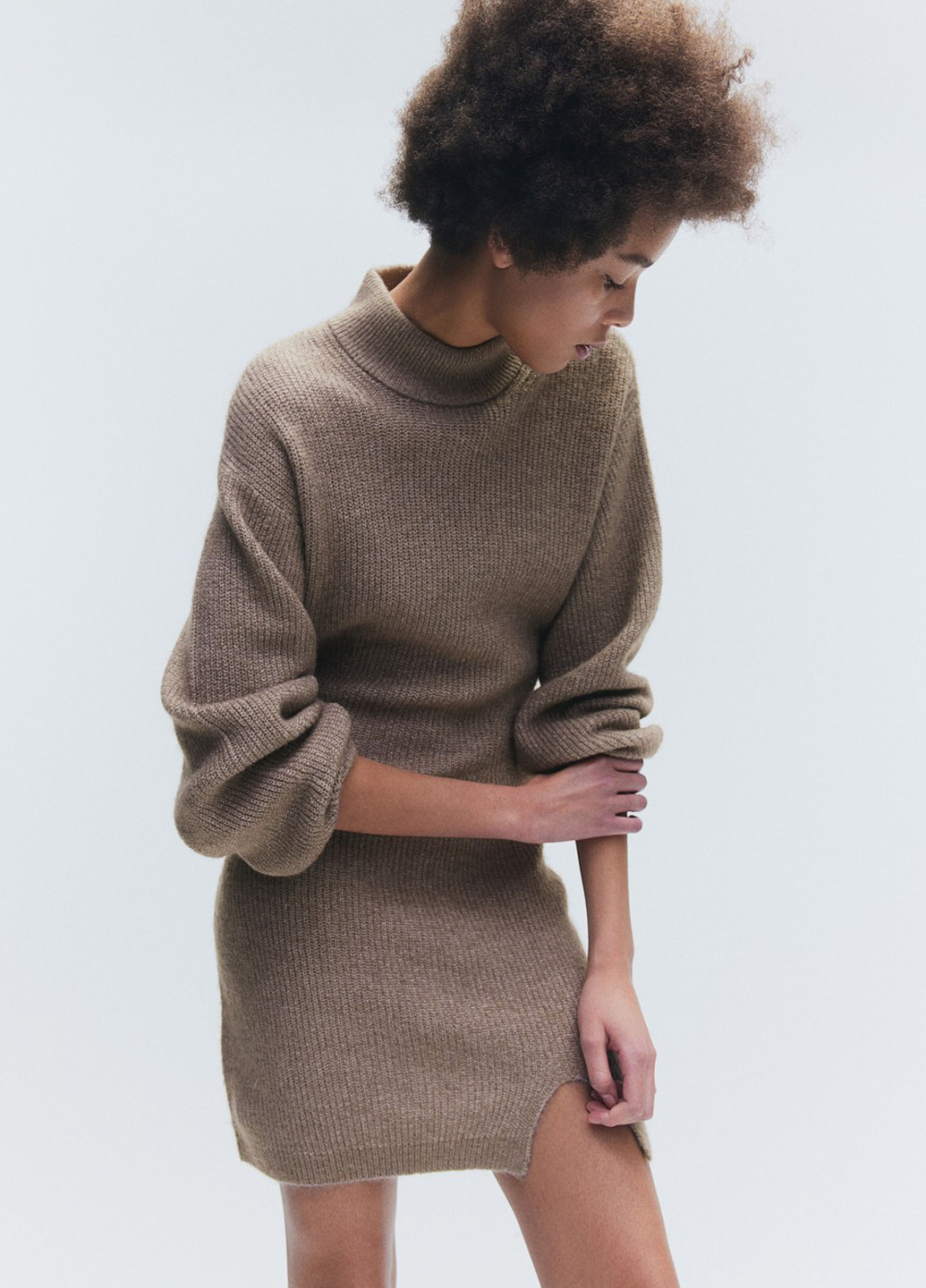 Бежевое платье зимнее H&M