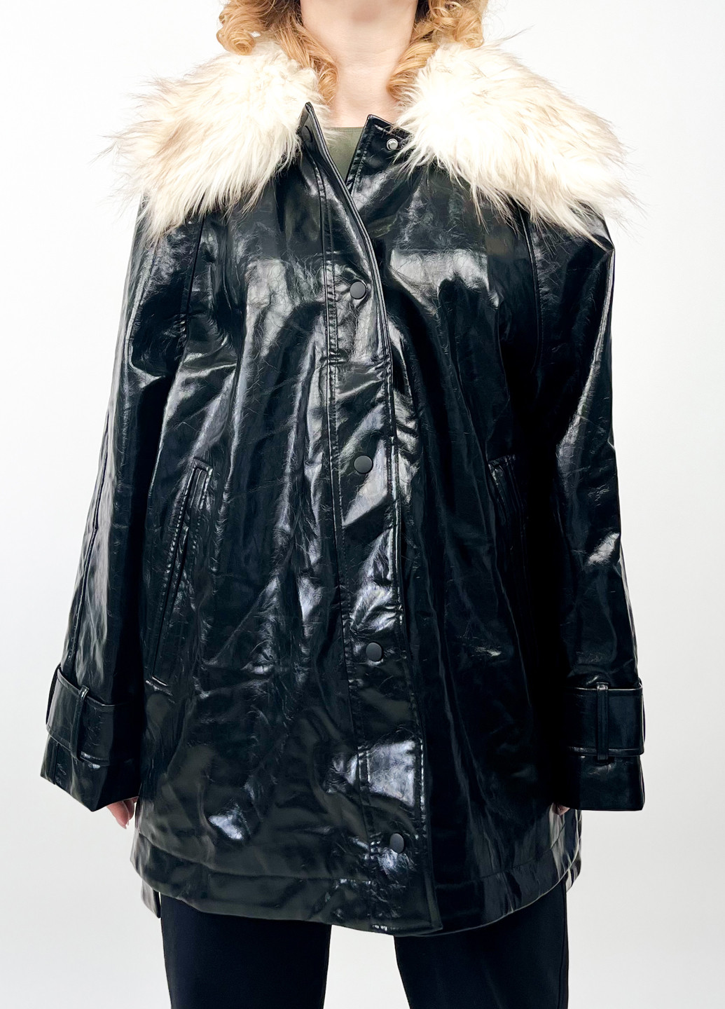 Черная демисезонная куртка H&M