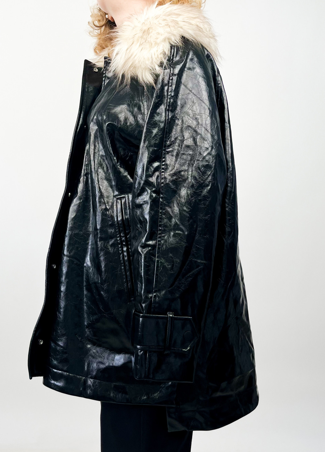 Черная демисезонная куртка H&M