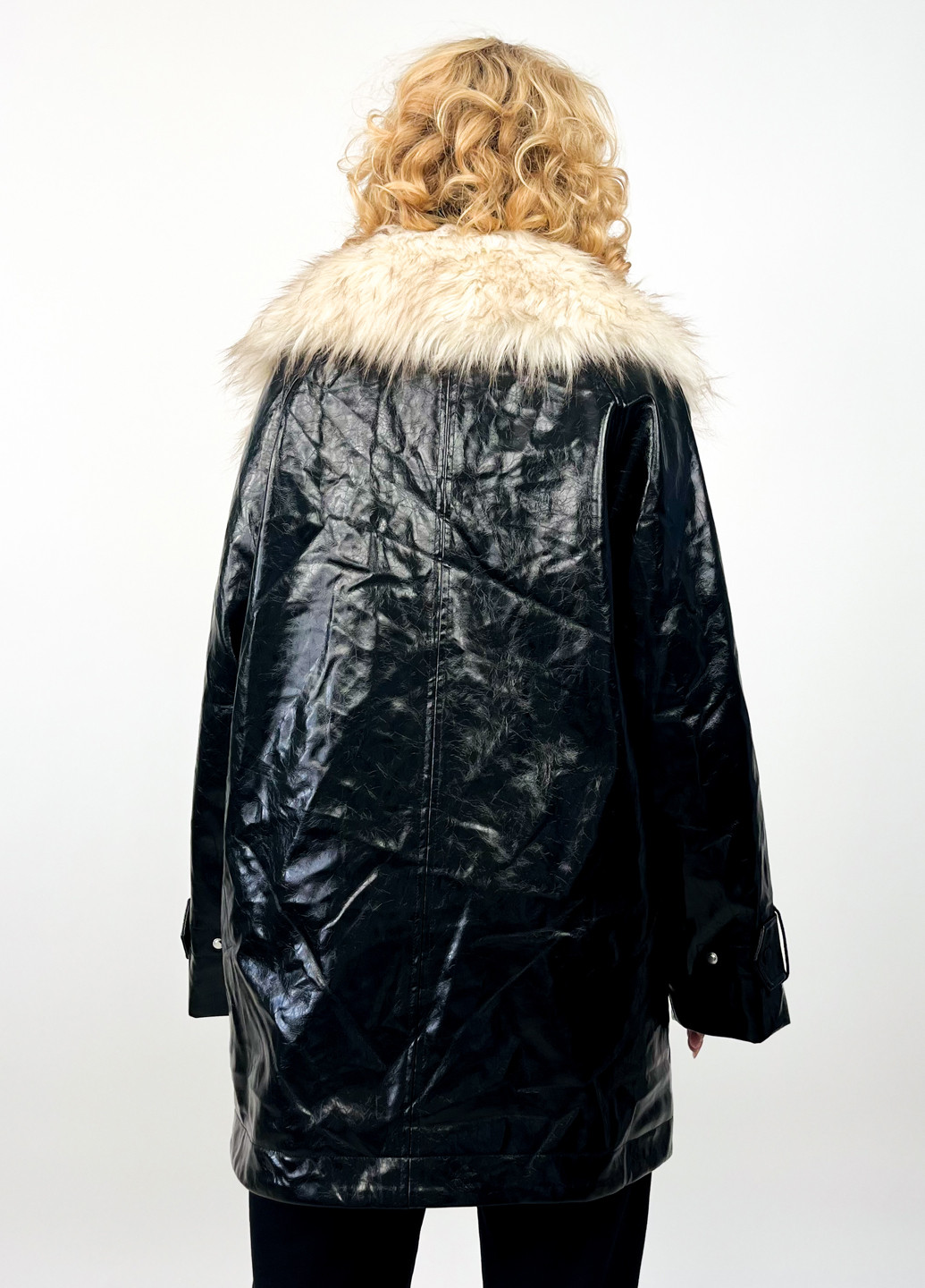 Черная демисезонная куртка H&M