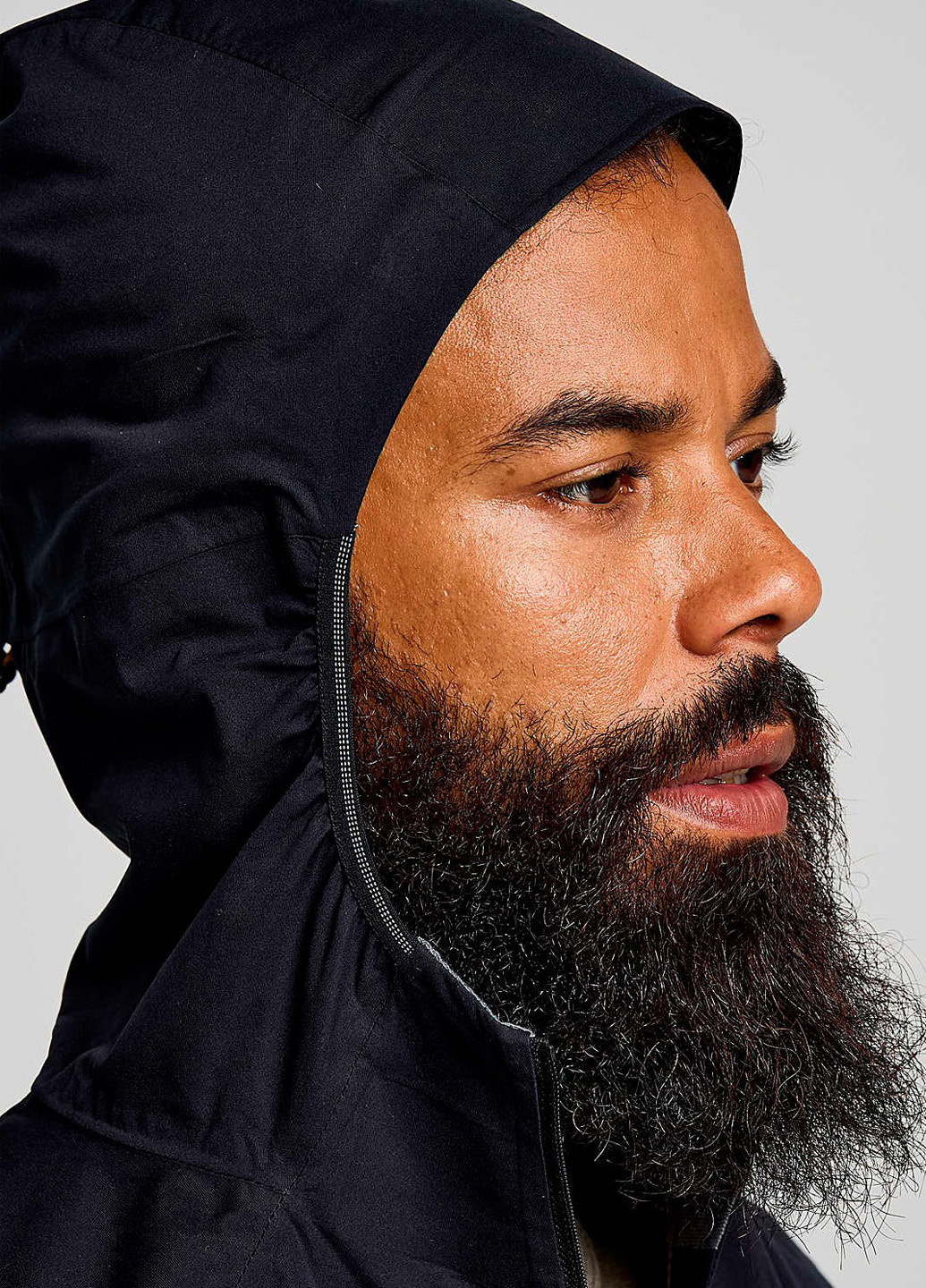 Чорна демісезонна вітровка Saucony HURRICANE WATERPROOF JACKET