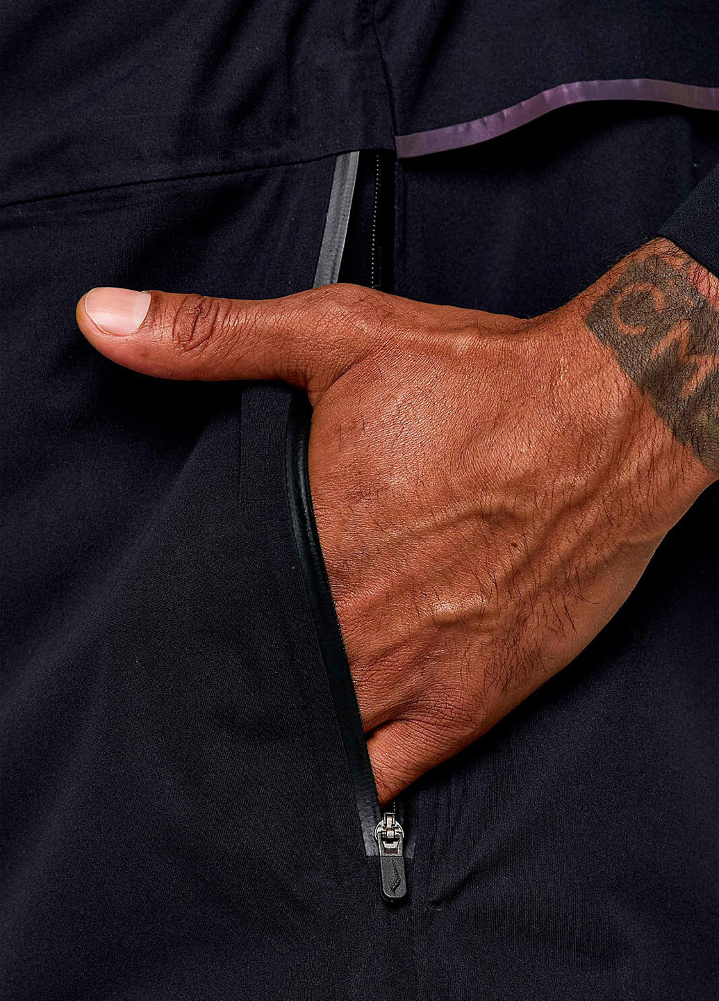 Чорна демісезонна вітровка Saucony HURRICANE WATERPROOF JACKET