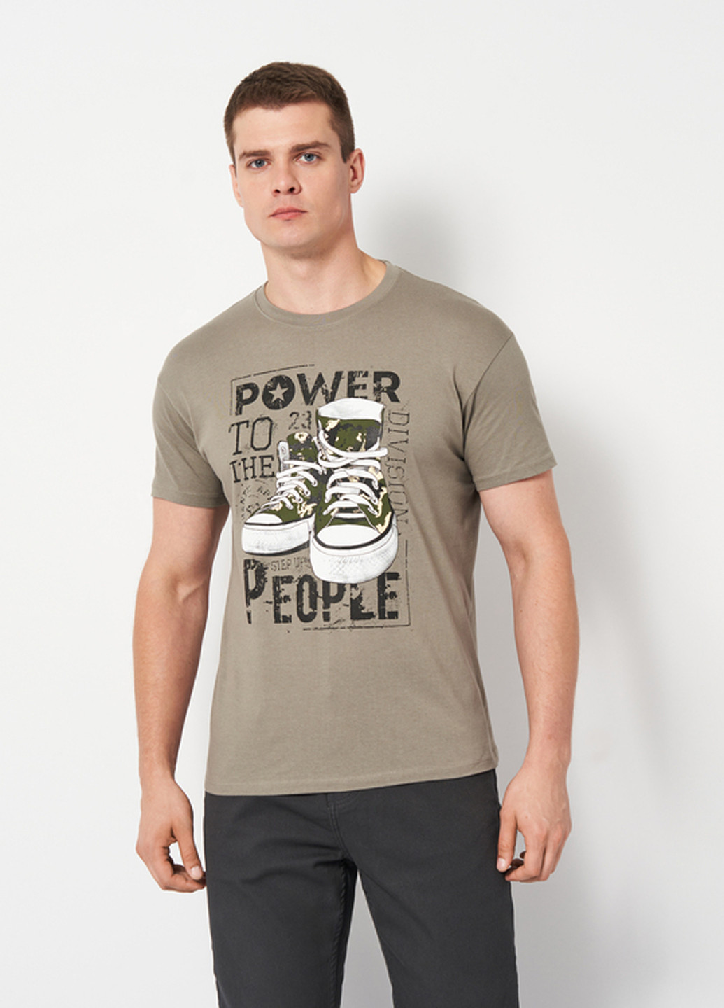 Серо-бежевая футболка Sol's Regent