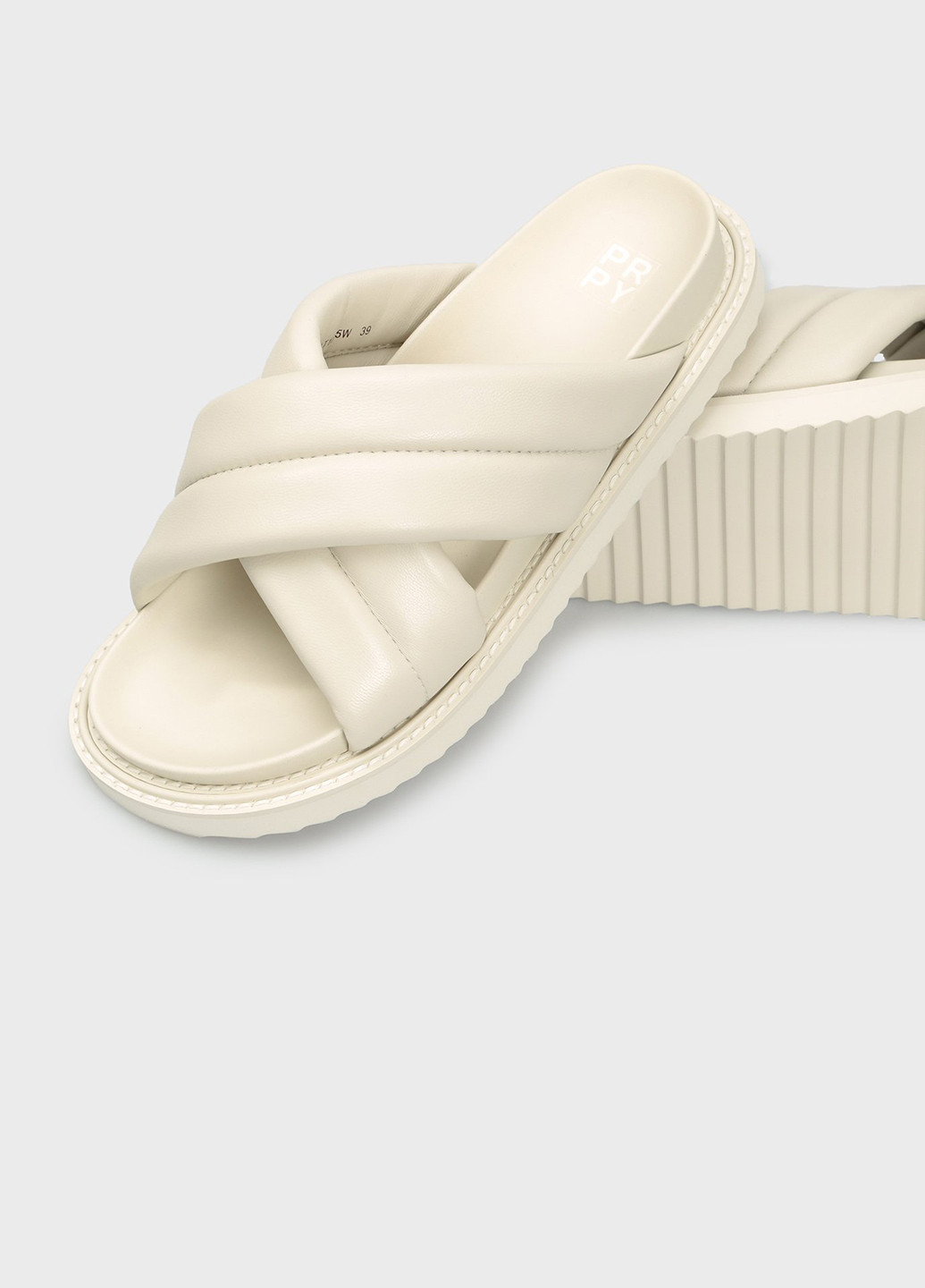 Белые шлепанцы PRPY