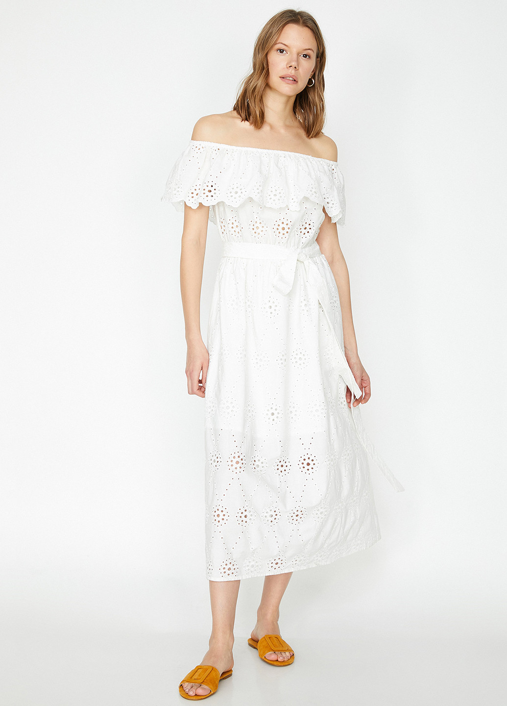 Белое кэжуал платье с открытыми плечами KOTON однотонное