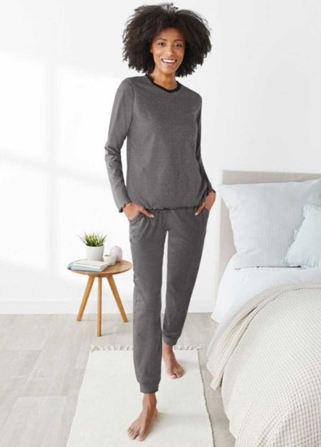Темно-сіра всесезон піжама (лонгслів, штани) лонгслів + брюки Esmara