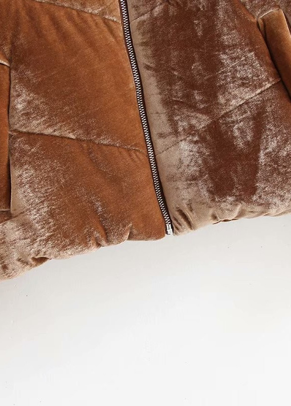 Коричневая демисезонная куртка женская из бархатной ткани soft Berni Fashion 55576