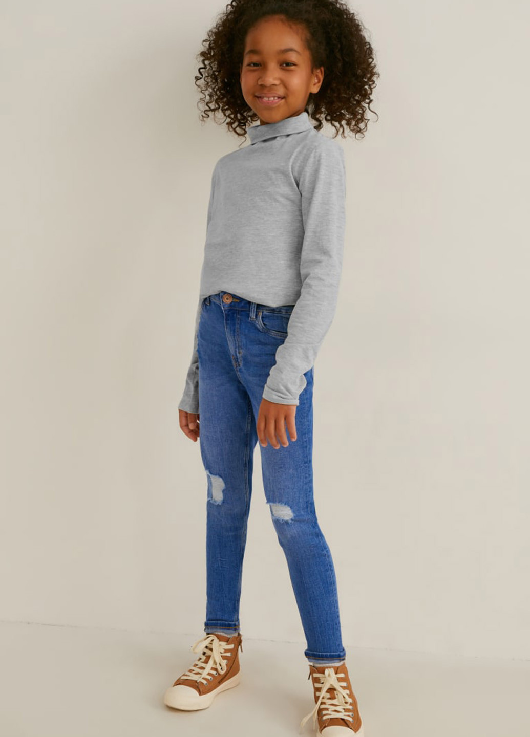 Голубые демисезонные зауженные джинсы C&A