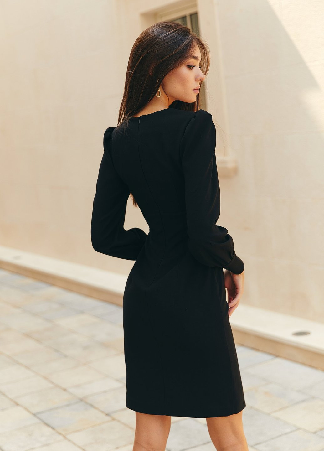 Черное деловое элегантное платье с пышными рукавами Gepur однотонное