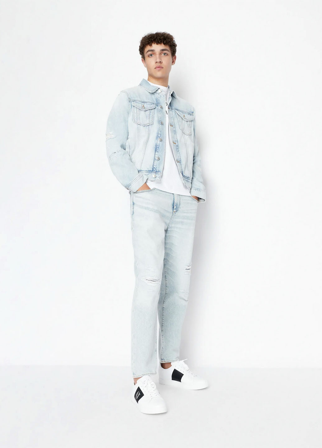 Світло-блакитна демісезонна куртка Armani Exchange