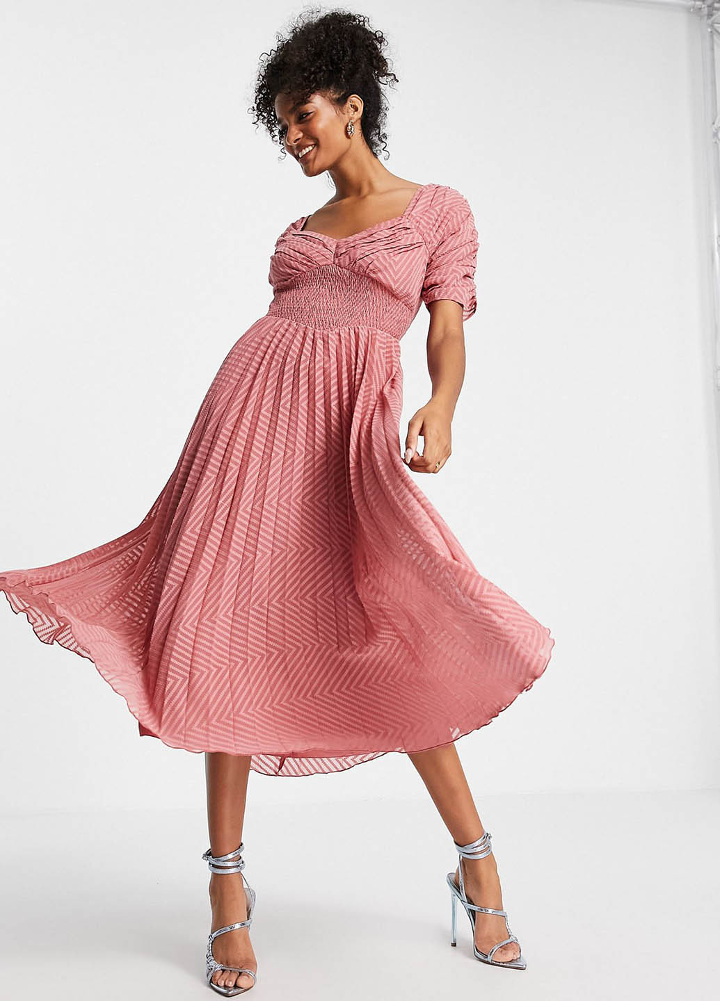 Розовое кэжуал платье плиссированное Asos с геометрическим узором