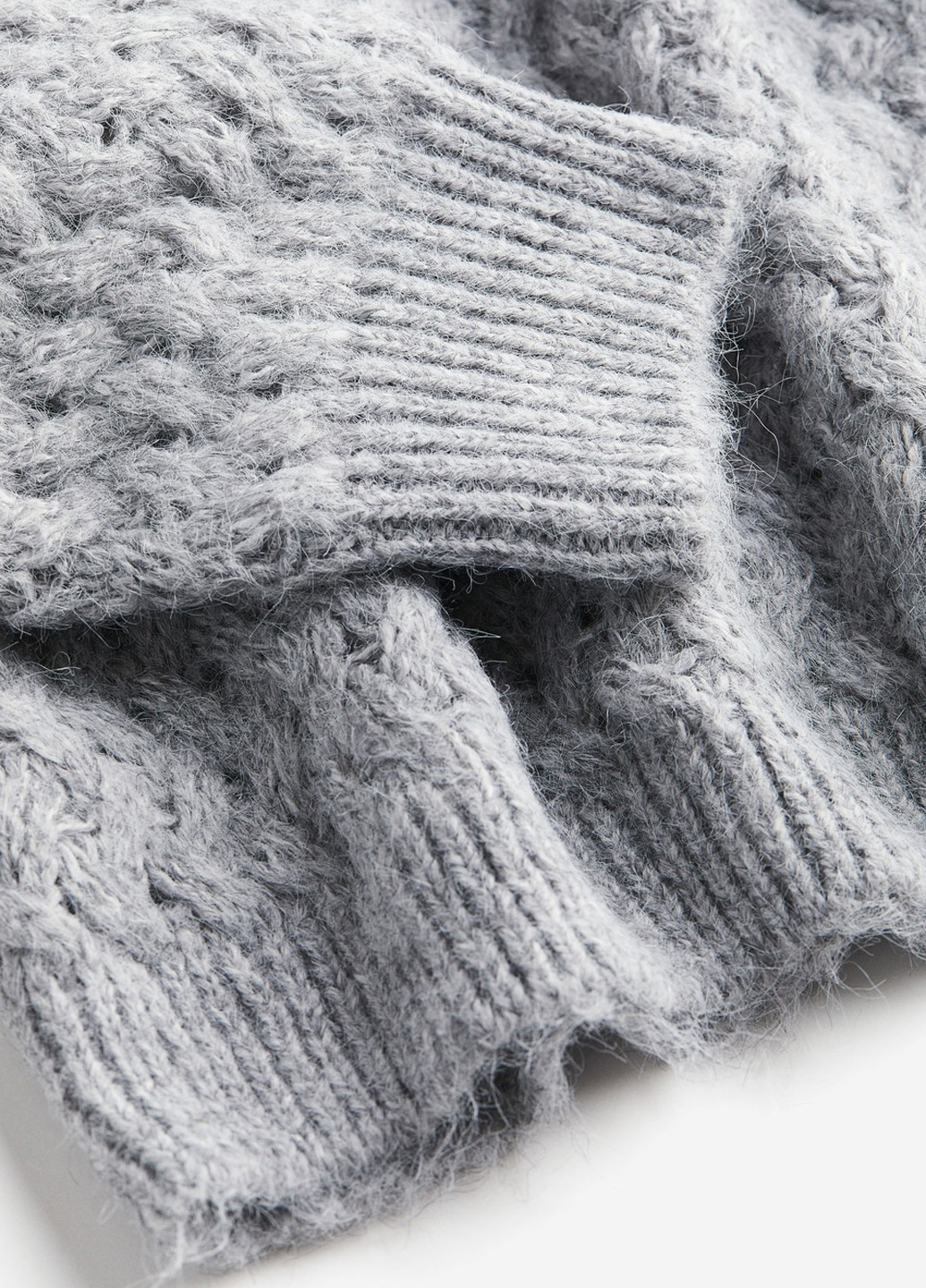 Светло-серый зимний свитер H&M