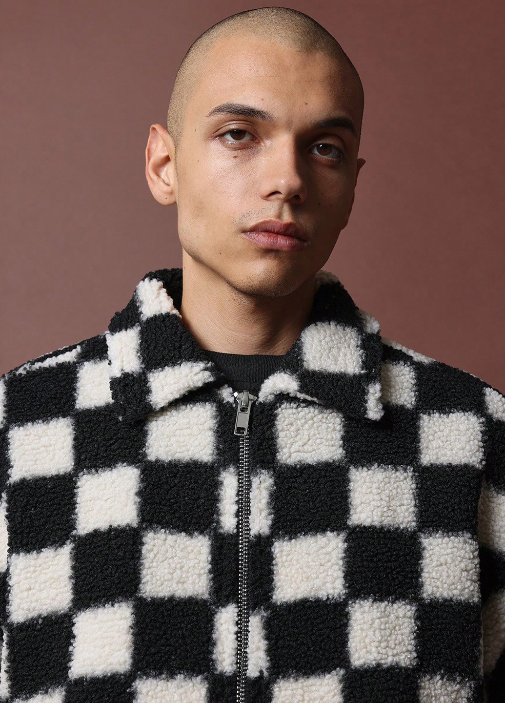 Черно-белая демисезонная куртка SHEIN