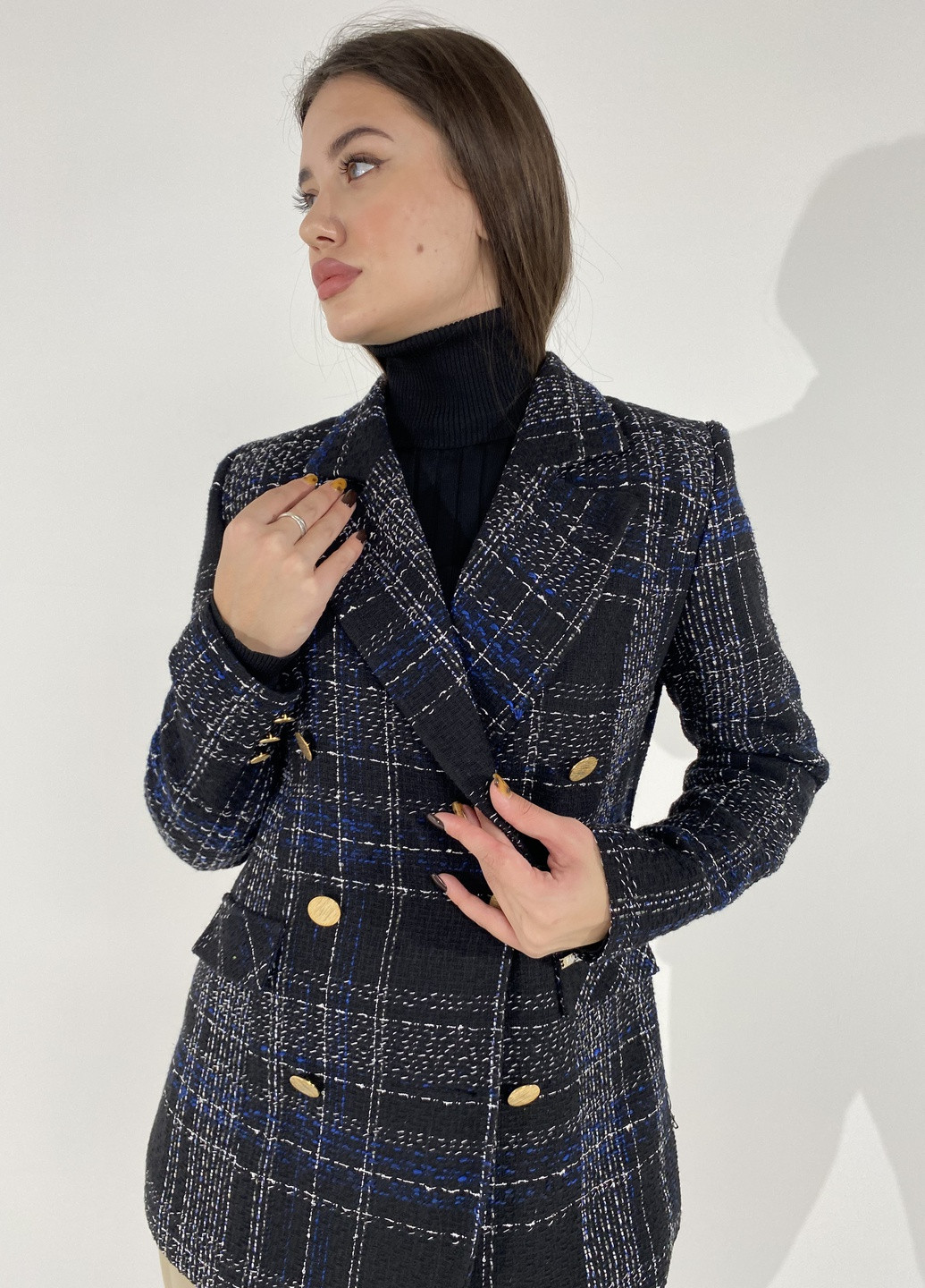 Цветной женский пиджак женский в клеточку черно-синий Fi More - демисезонный