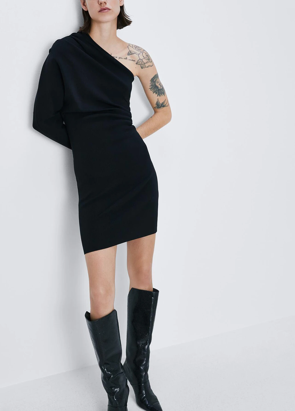 Чорна кежуал сукня на одне плече Zara однотонна