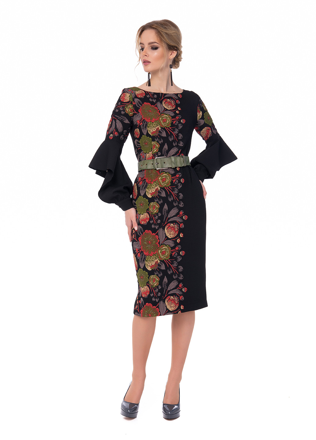 Чорна коктейльна сукня футляр Iren Klairie з квітковим принтом