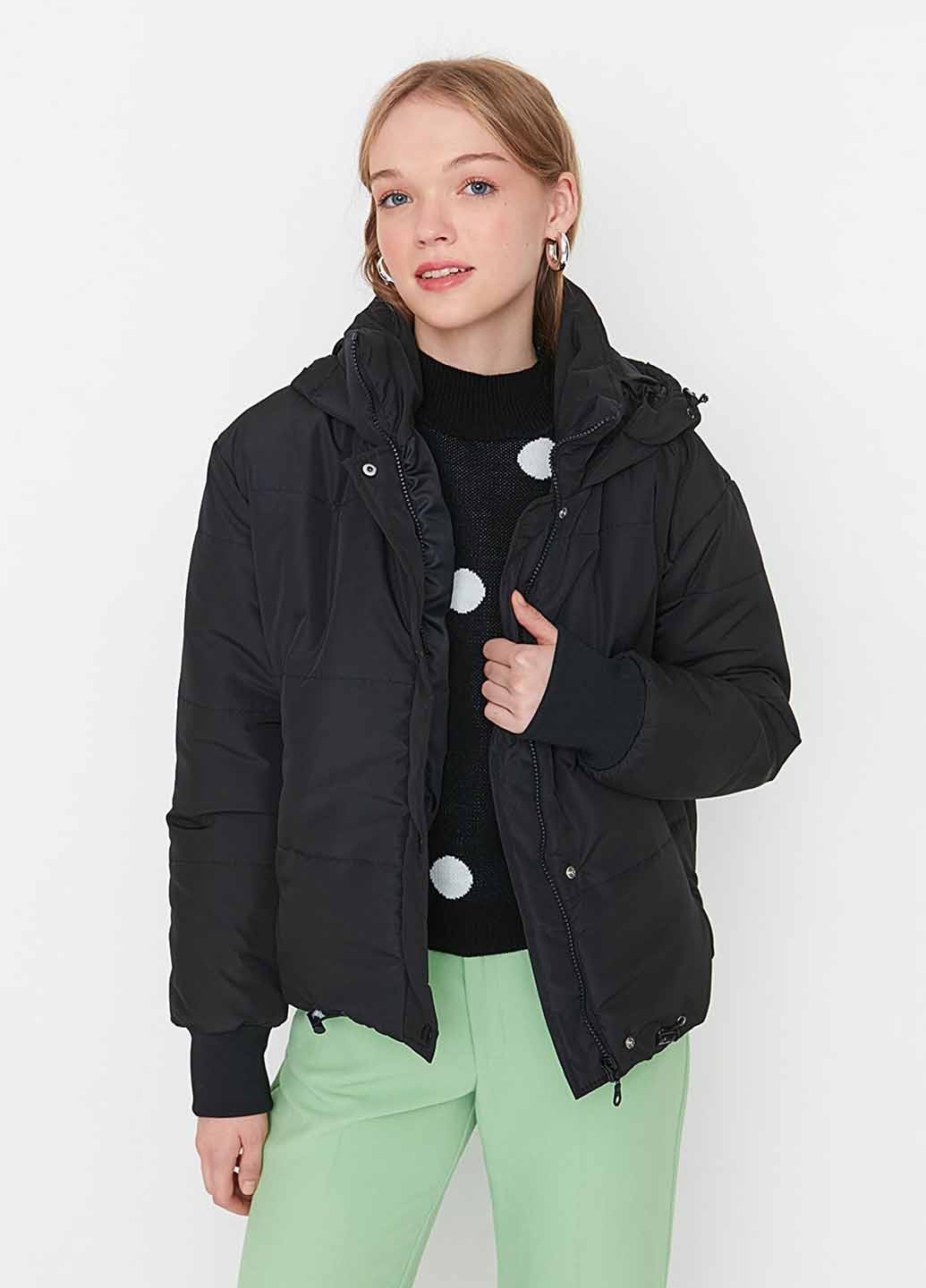 Черная зимняя куртка Trendyol