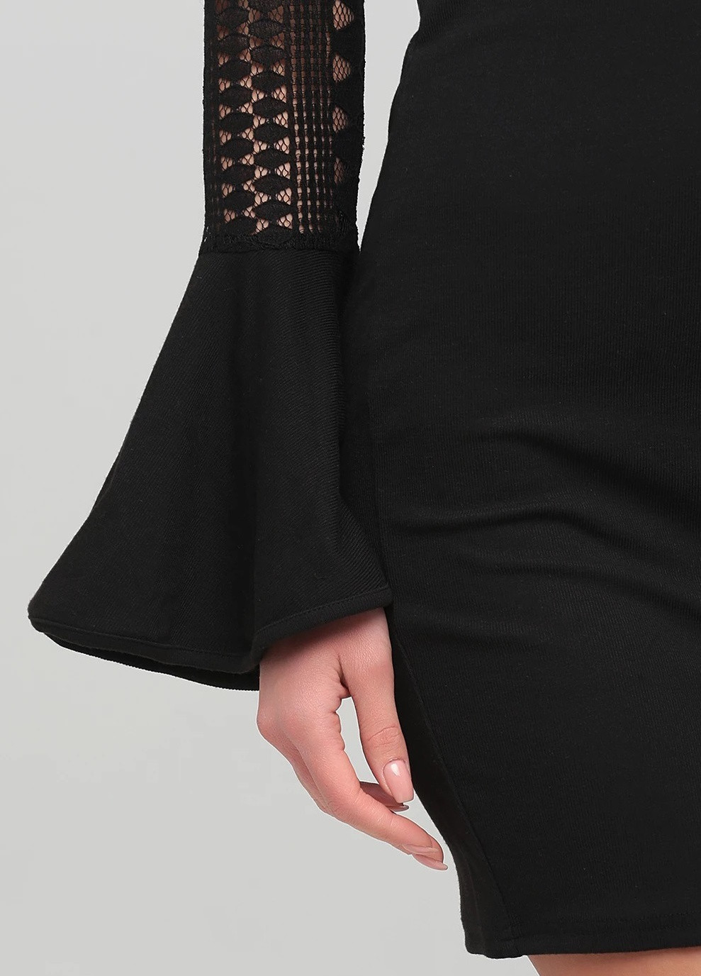 Черное коктейльное платье однотонное Mela London