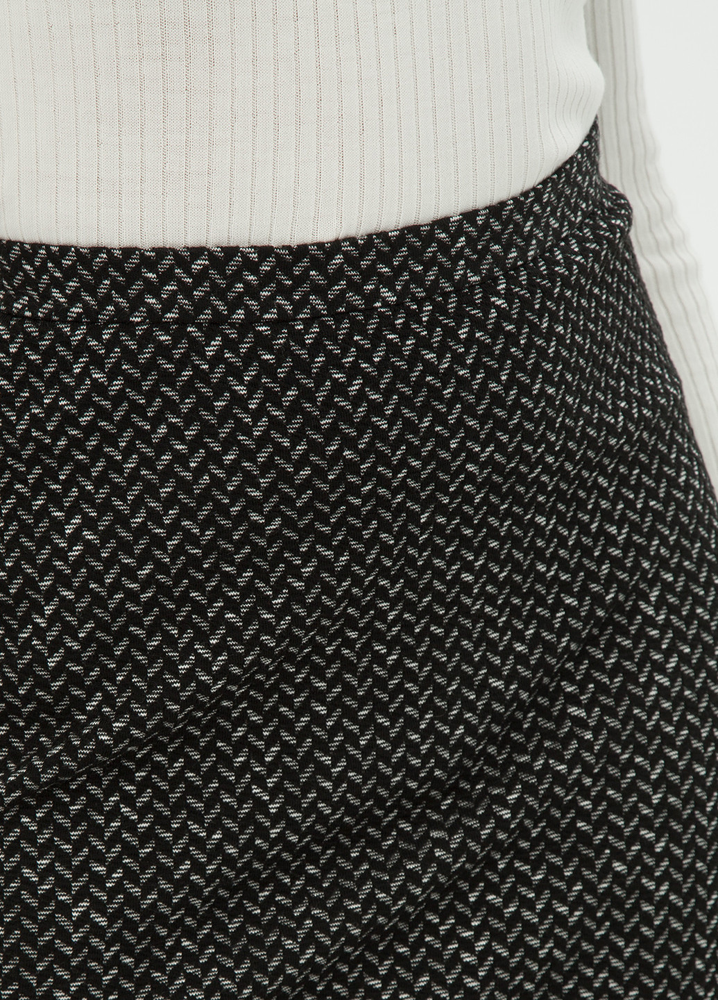 Черная кэжуал с абстрактным узором юбка KOTON а-силуэта (трапеция)