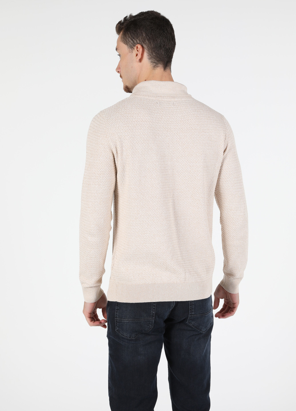 Бежевый демисезонный пуловер пуловер Colin's