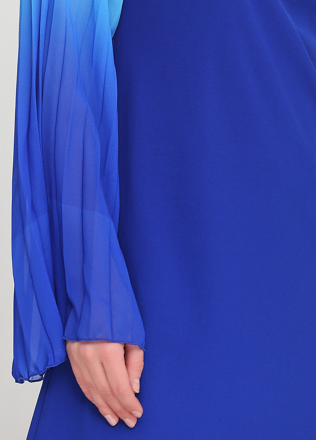 Синее коктейльное платье с открытыми плечами Rinascimento однотонное
