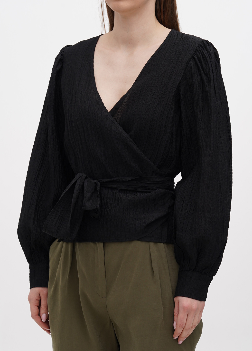 Чорна блуза на запах Moves