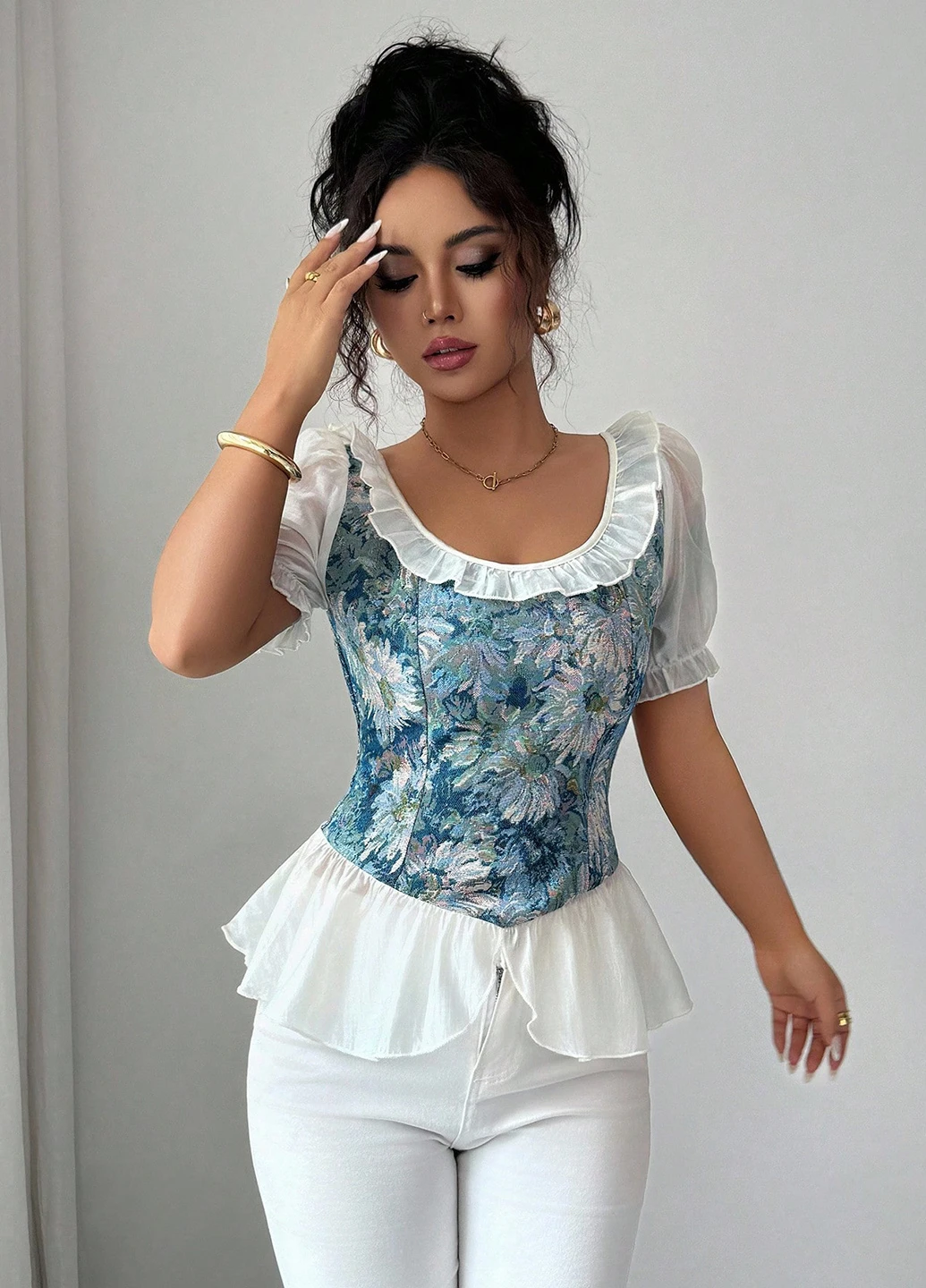 Блакитна блуза з баскою SHEIN