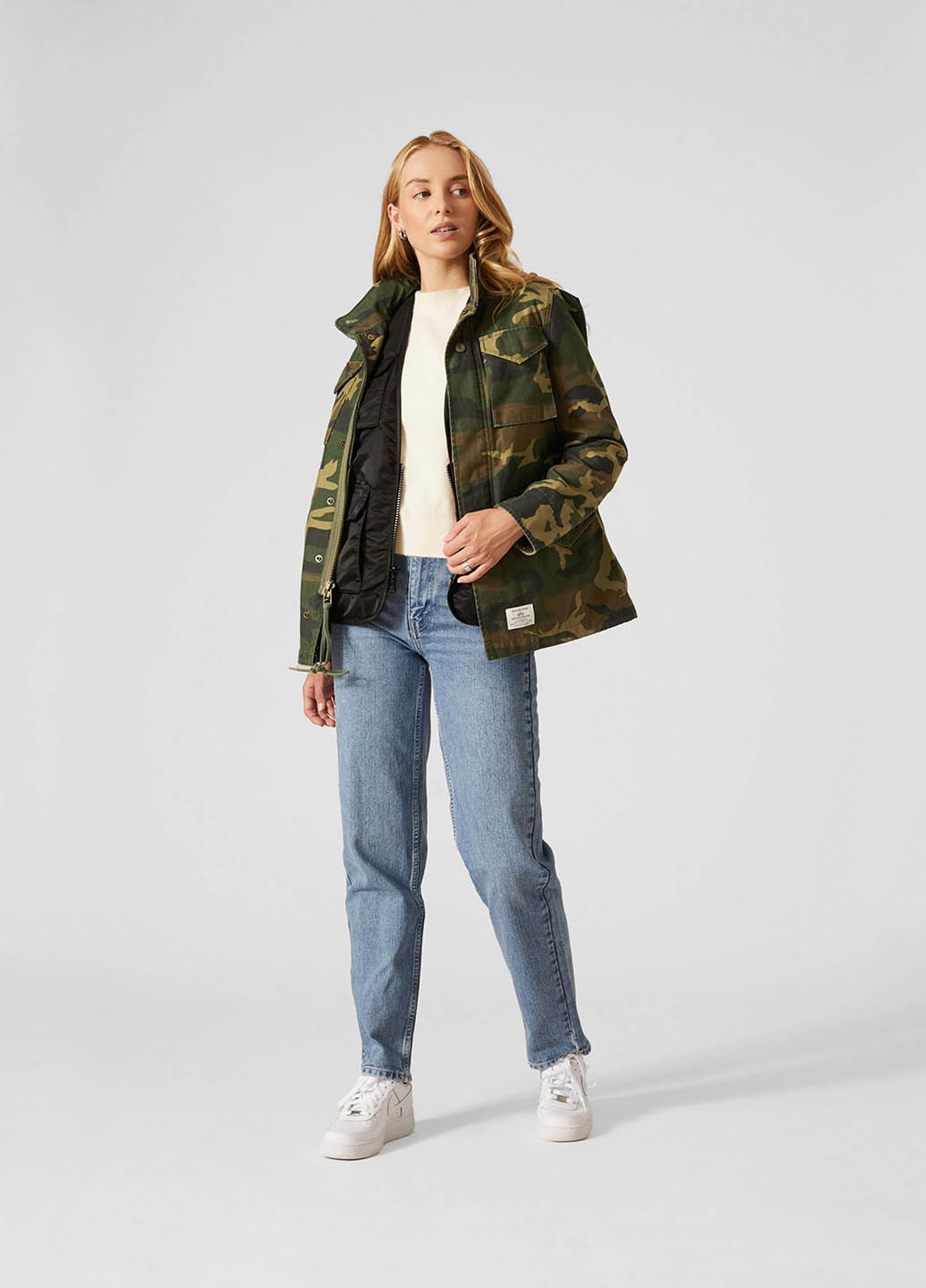 Оливкова (хакі) демісезонна куртка Alpha Industries